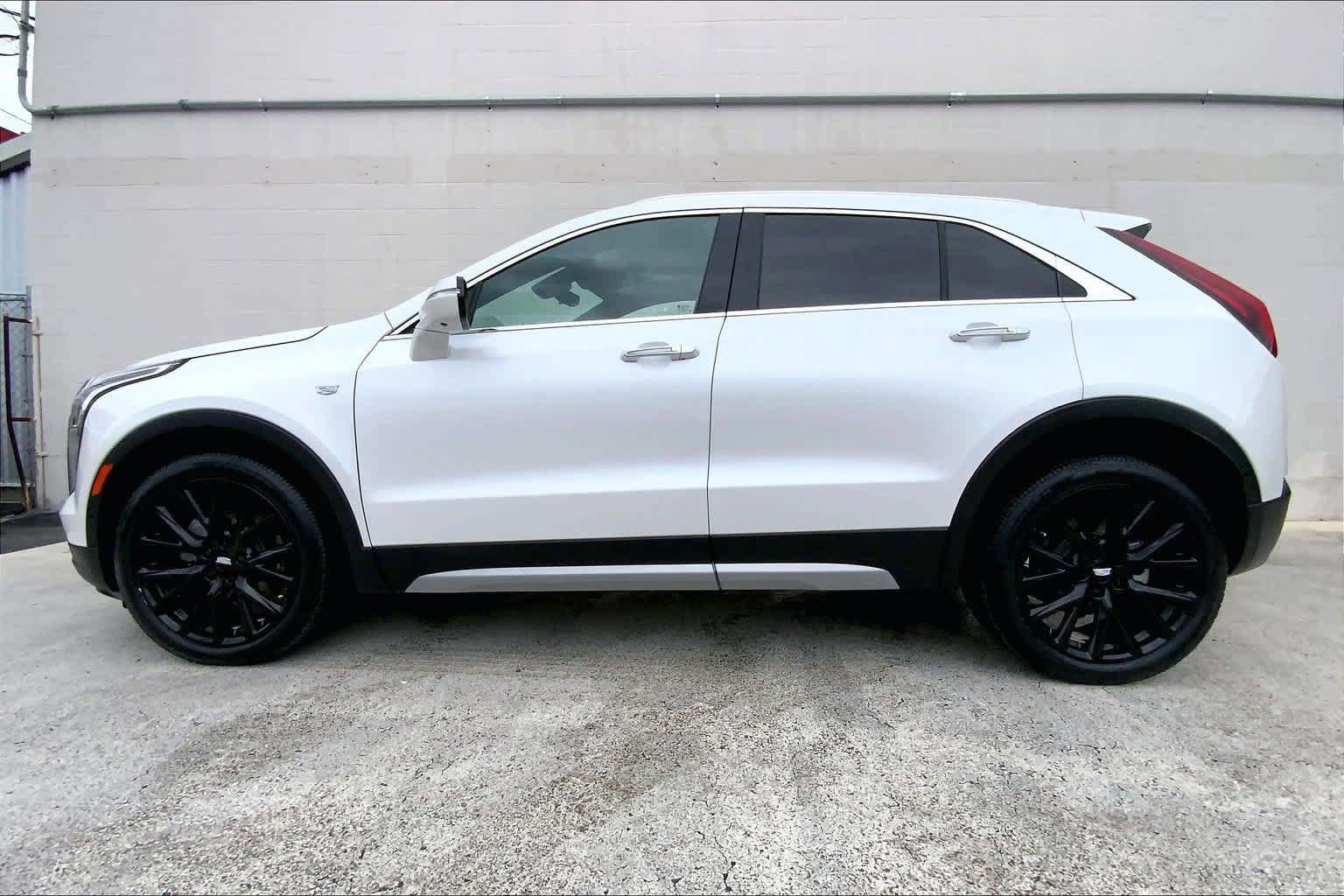 Used 2023 Cadillac XT4 Premium Luxury w/ LPO, Onyx Lite Package FWD image 3