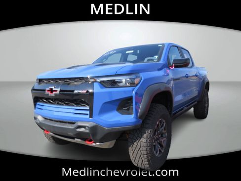 Used 2026 Chevrolet Colorado ZR2 w/ Technology Package AWD/4WD image 4