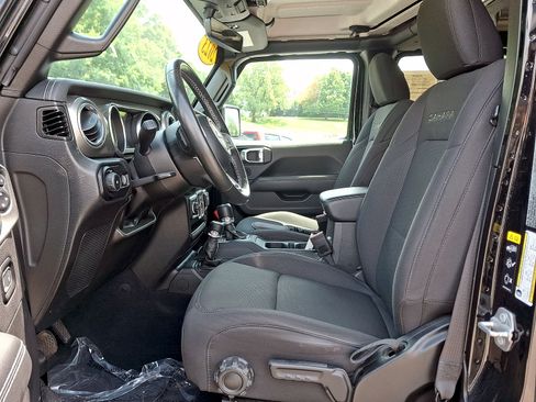 Used 2023 Jeep Wrangler Unlimited Sahara w/ Cold Weather Group AWD/4WD image 11