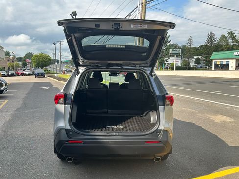 Used 2022 Toyota RAV4 XLE w/ Convenience Package AWD/4WD image 18