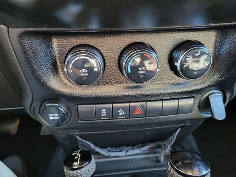 Used 2014 Jeep Wrangler Sport image 17