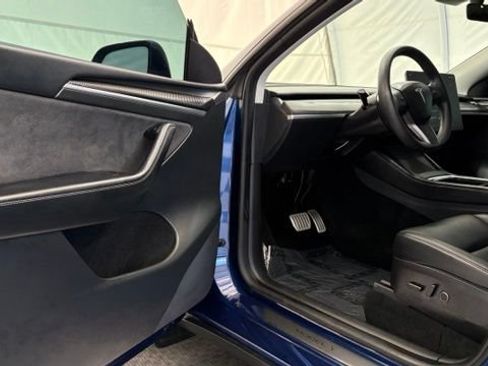 Used 2023 Tesla Model Y Performance AWD/4WD image 31