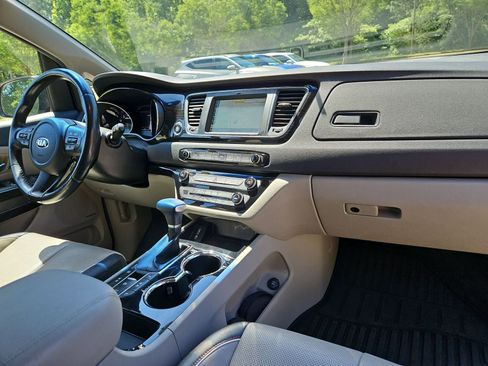 Used 2020 Kia Sedona SX FWD image 16