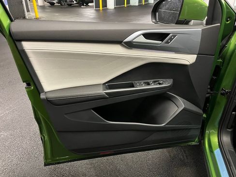 New 2025 Volkswagen Taos SEL image 18