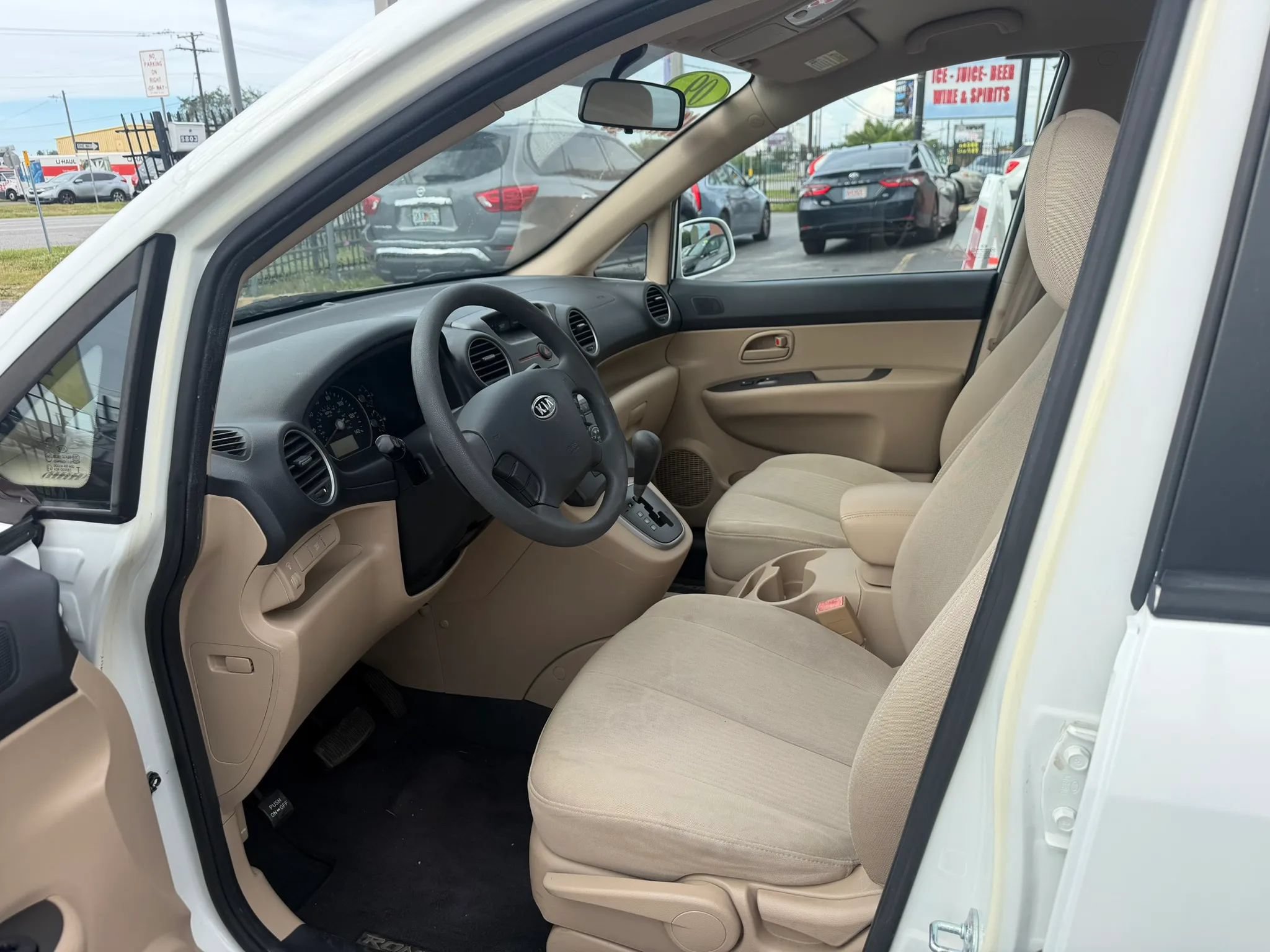 Used 2009 Kia Rondo LX FWD image 8