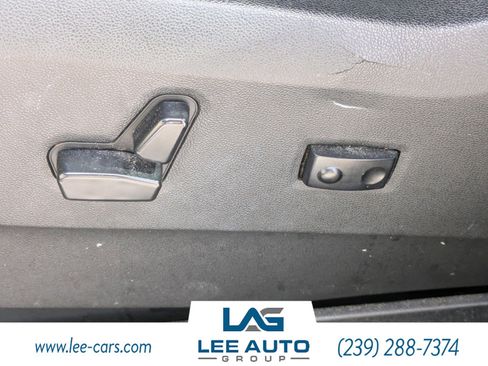 Used 2016 Chrysler Town & Country Touring image 18