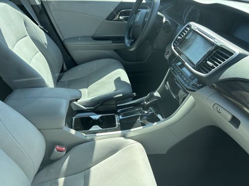 Used 2017 Honda Accord EX image 12