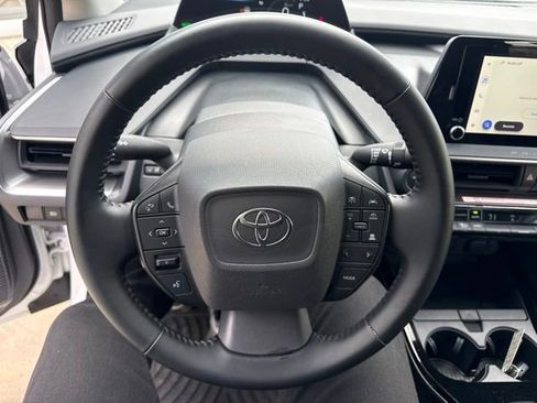 Used 2025 Toyota Prius LE FWD image 13