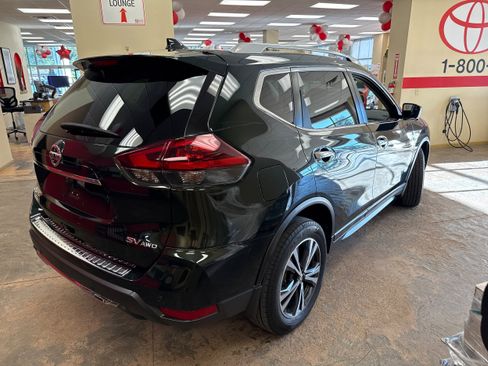 Used 2019 Nissan Rogue SV w/ Premium Package AWD/4WD image 11