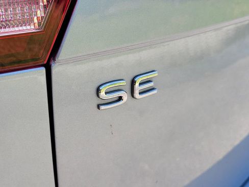 Used 2023 Volkswagen Tiguan SE R-Line FWD image 5