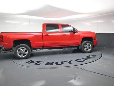 Used 2019 Chevrolet Silverado 2500 LT w/ LT Convenience Package image 10