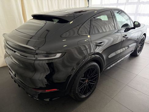 New 2026 Porsche Cayenne GTS AWD/4WD image 9