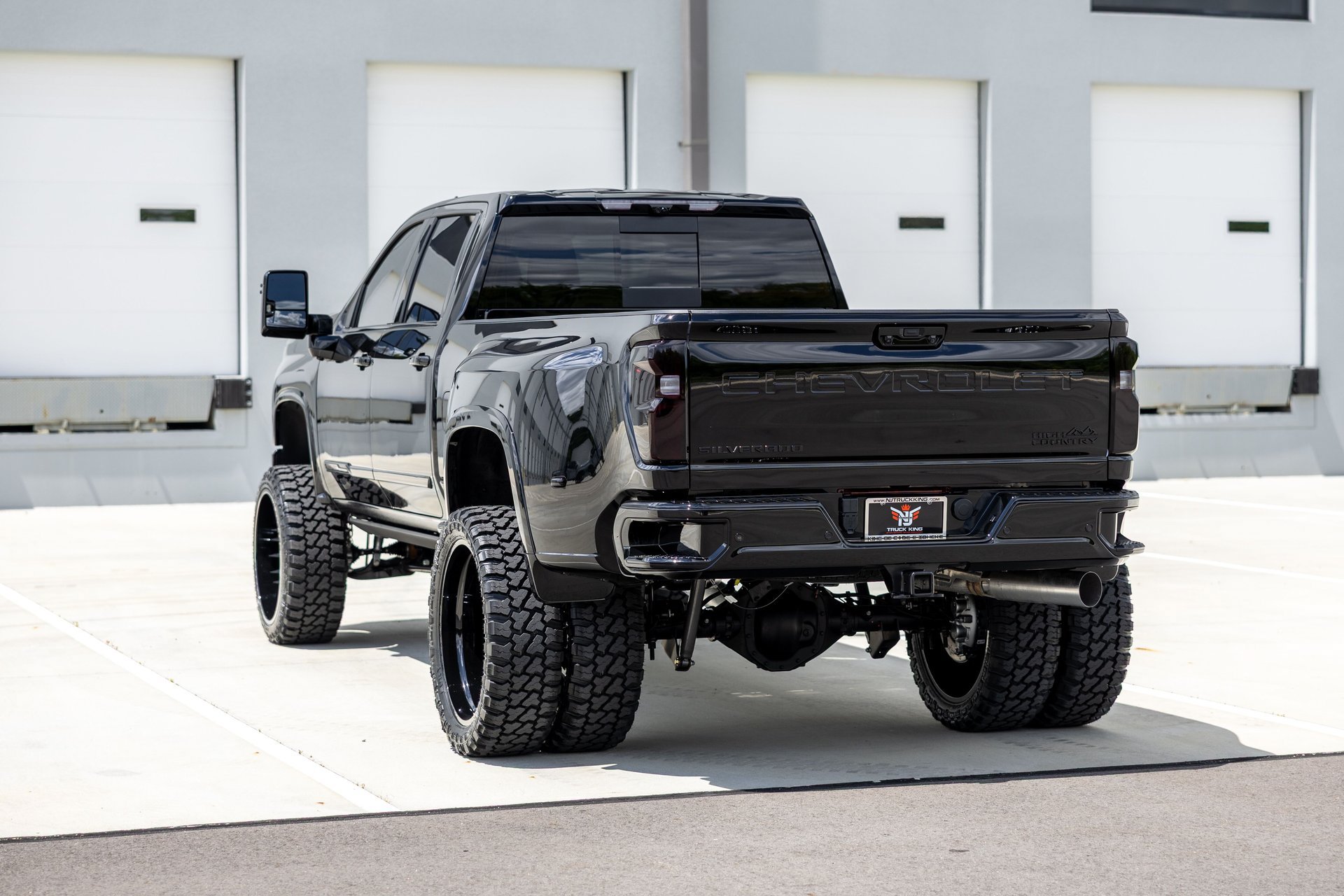 Used 2026 Chevrolet Silverado 3500 High Country w/ High Country Premium Package AWD/4WD image 16