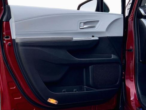 Certified 2026 Toyota Sienna XLE FWD image 21