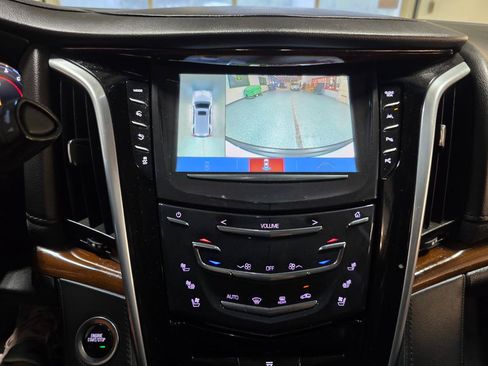 Used 2020 Cadillac Escalade ESV Luxury AWD/4WD image 38