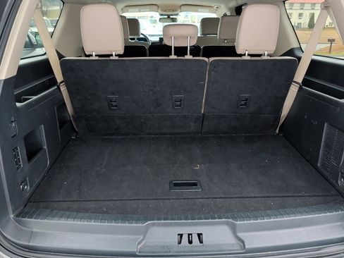 Used 2024 Ford Expedition Max XLT image 9