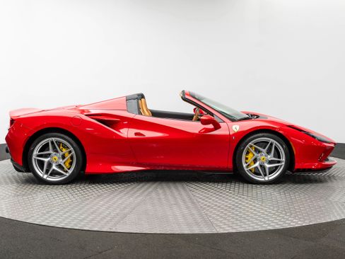 Certified 2022 Ferrari F8 Tributo image 9