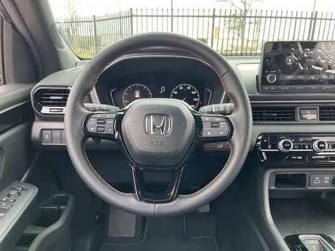 Certified 2025 Honda Pilot Sport image 16