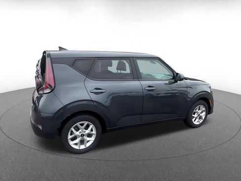 Used 2025 Kia Soul LX w/ LX Technology Package FWD image 15