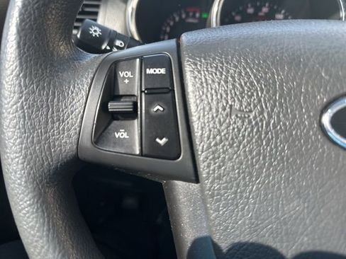 Used 2011 Kia Sorento LX w/ Convenience Pkg image 18