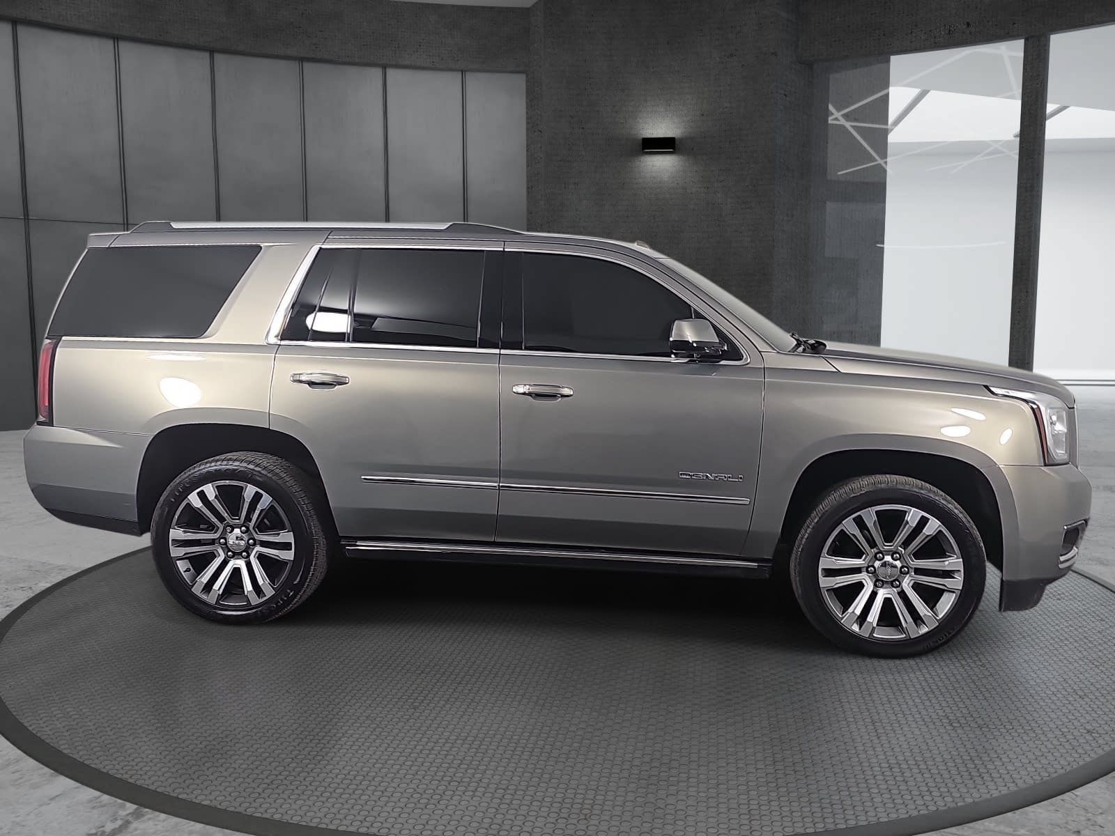 Used 2019 GMC Yukon Denali w/ Denali Ultimate Package AWD/4WD image 4