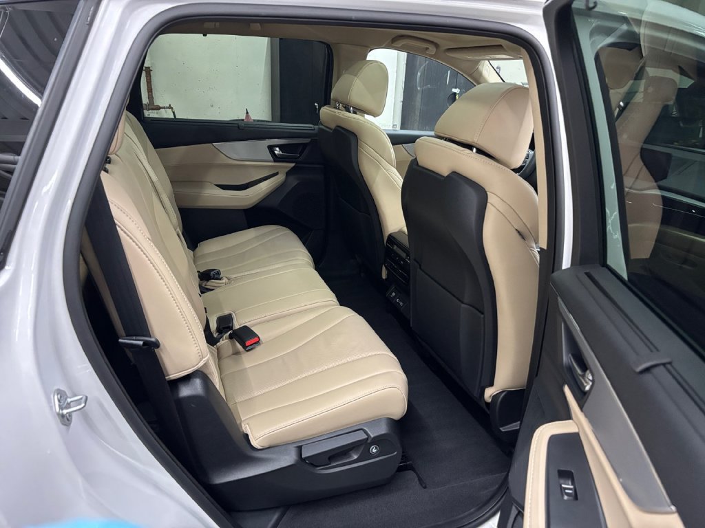Certified 2024 Acura MDX w/ Technology Package AWD/4WD image 18