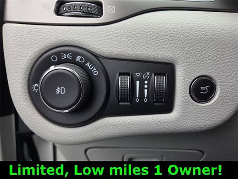 Used 2021 Jeep Cherokee Limited image 22