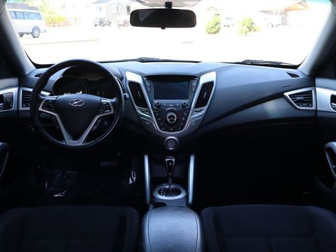 Used 2017 Hyundai Veloster FWD image 16