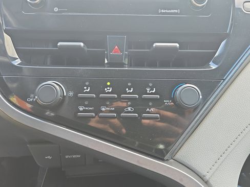 Used 2021 Toyota Camry LE FWD image 23