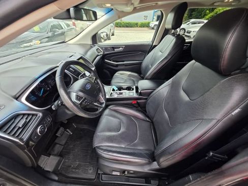 Used 2019 Ford Edge Titanium w/ Equipment Group 301A AWD/4WD image 12