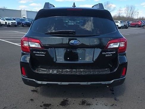 Used 2017 Subaru Outback 3.6R Limited AWD/4WD image 5