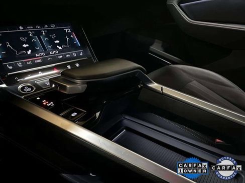 Used 2024 Audi Q8 e-tron Premium Plus image 58