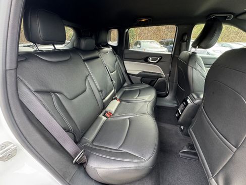 Used 2025 Jeep Compass Limited image 35