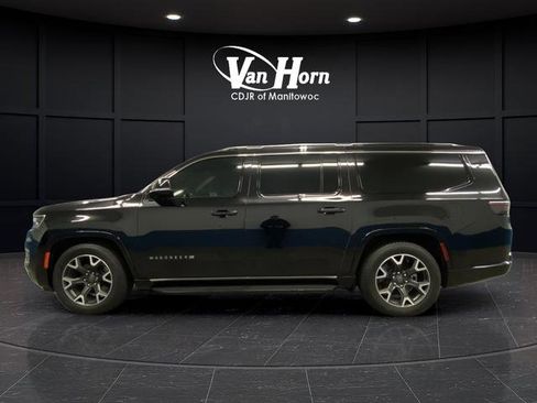 Used 2023 Jeep Wagoneer L Series III w/ Preferred Equipment Group image 12