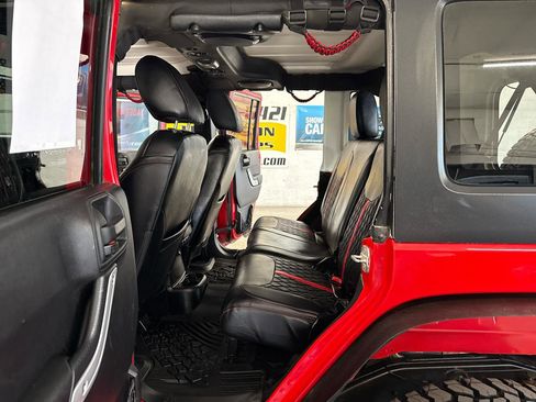 Used 2014 Jeep Wrangler Unlimited Rubicon w/ Connectivity Group AWD/4WD image 25