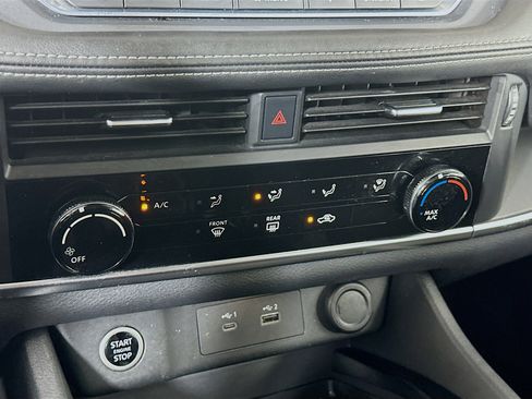 Used 2021 Nissan Rogue S image 22