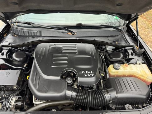 Used 2013 Chrysler 300 image 6