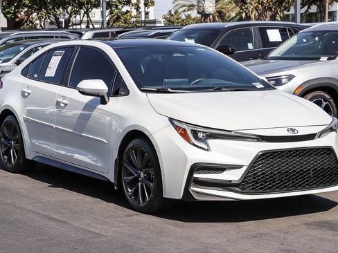 Used 2023 Toyota Corolla XSE FWD image 3