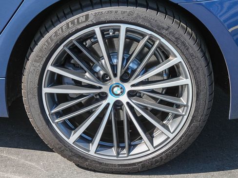 Used 2022 BMW 530e w/ Premium Package image 11