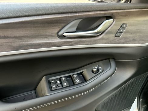 New 2025 Jeep Grand Cherokee L Limited w/ Black Appearance Package AWD/4WD image 13