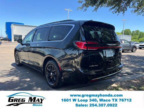 Used 2022 Chrysler Pacifica Touring-L FWD image 6