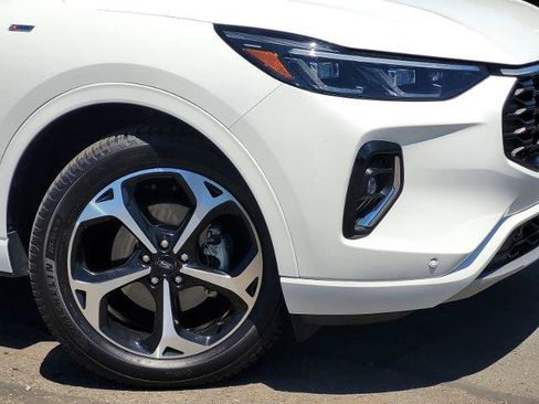 Certified 2023 Ford Escape ST-Line Elite AWD/4WD image 5