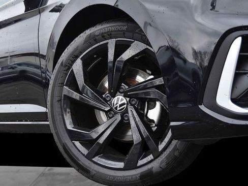 New 2026 Volkswagen Jetta SE image 3