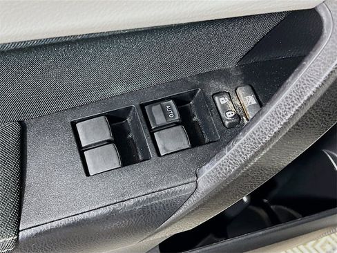 Certified 2019 Toyota Corolla SE image 17