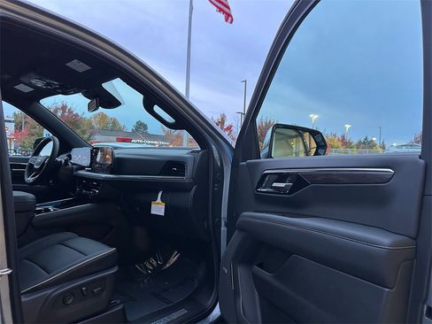 New 2026 Chevrolet Suburban Premier image 11