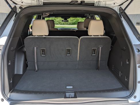 Used 2023 Chevrolet Traverse LS FWD image 19