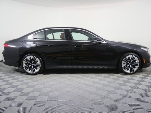 Used 2025 BMW 530i RWD image 2