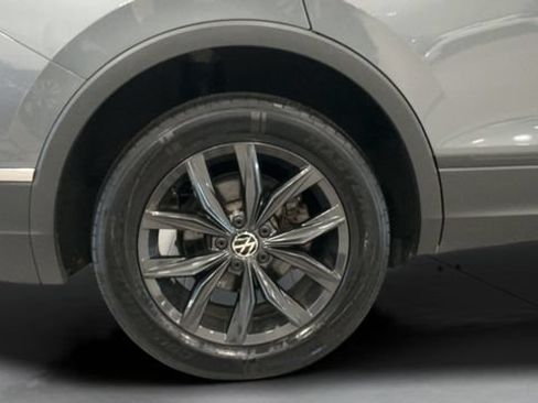 Certified 2024 Volkswagen Tiguan SE AWD/4WD image 24