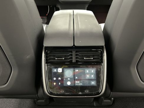 Used 2025 Rivian R1S Adventure AWD/4WD image 30