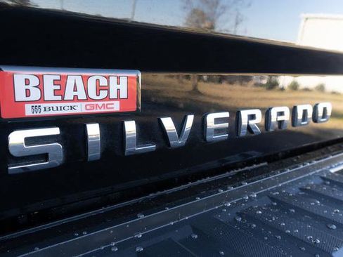 Used 2018 Chevrolet Silverado 1500 LT w/ All Star Edition image 42